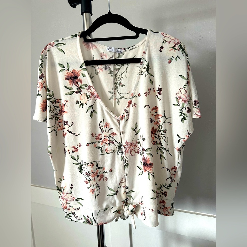 Dex Cream Floral Tie Front Cropped Top